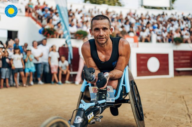 Un sportif qui a remporté une course handisport organisée par la ville de Soustons dans les Landes